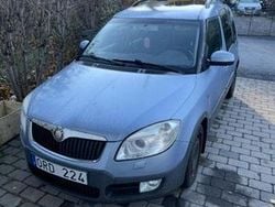 Blå Begagnad 2008 Skoda Roomster Scout Kombi | 29 900 kr
