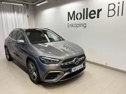 Mörkgrå (grå) Begagnad 2024 Mercedes GLA200 AMG SUV | 409 000 kr (Bra pris)