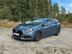 Ljusblå (blå) Begagnad 2015 Hyundai i40 Kombi | 124 500 kr (Marknadspris)