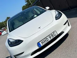 Vit Begagnad 2019 Tesla Model 3 Long Range Sedan | 244 999 kr (Marknadspris)