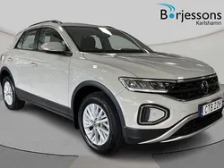Grå Begagnad 2022 VW T-Roc Life SUV | 209 000 kr (Marknadspris)