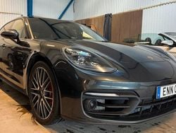 Mörkgrå (volcano grey metallic) Begagnad 2021 Porsche Panamera 4 Sport Turismo Sedan | 749 000 kr (Lite dyr)