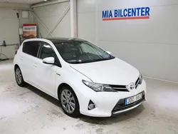 Vit Begagnad 2013 Toyota Auris Hybrid Executive Halvkombi | 117 800 kr (Lite dyr)