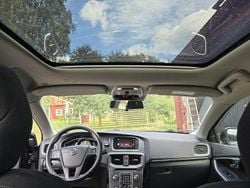 Svart Begagnad 2018 Volvo V40 CC Kinetic Kombi | 137 000 kr (Bra pris)