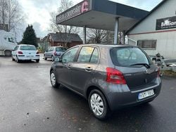 Grå Begagnad 2008 Toyota Yaris Halvkombi | 39 900 kr (Bra pris)