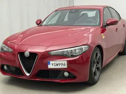 Röd Begagnad 2017 Alfa Romeo Giulia | 160 000 kr