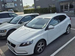 Vit Begagnad 2017 Volvo V40 Kinetic Kombi | 135 000 kr (Bra pris)
