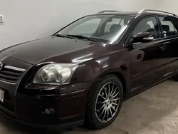 Mörkröd (röd) Begagnad 2007 Toyota Avensis Kombi | 19 900 kr (Superpris)