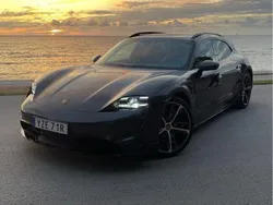Grå Begagnad 2022 Porsche Taycan Cross Turismo Sedan | 720 000 kr (Bra pris)