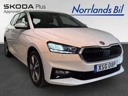 Vit (candy white) Begagnad 2022 Skoda Fabia Style Halvkombi | 229 000 kr (Marknadspris)
