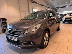 Mörkgrå Begagnad 2016 Peugeot 2008 Allure SUV | 99 900 kr (Marknadspris)