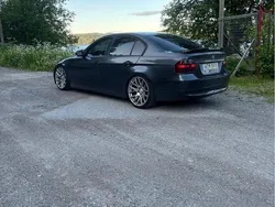 Grå Begagnad 2006 BMW 330 Comfort Edition Sedan | 79 000 kr (Marknadspris)