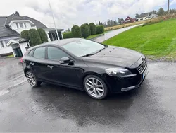 Svart Begagnad 2013 Volvo V40 Kinetic Kombi | 45 000 kr