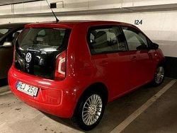 Röd Begagnad 2013 VW up! high up! Halvkombi | 49 000 kr (Marknadspris)
