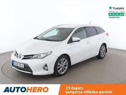 Vit Begagnad 2015 Toyota Auris Touring Sports Executive Kombi | 137 000 kr (Marknadspris)