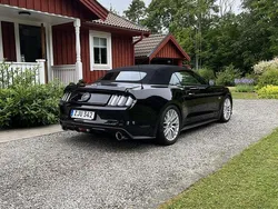 Svart Begagnad 2017 Ford Mustang GT Convertible Cab | 429 000 kr (Marknadspris)