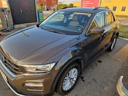 Grå Begagnad 2022 VW T-Roc SUV | 240 000 kr (Marknadspris)