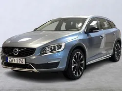 Ljusblå Begagnad 2017 Volvo V60 CC Standard Kombi | 229 900 kr (Lite dyr)