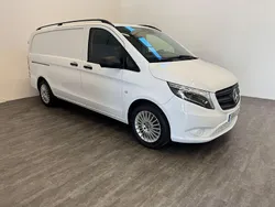Ljusgrön (vit) Begagnad 2022 Mercedes Vito Minibuss | 235 000 kr