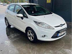 Vit Begagnad 2011 Ford Fiesta Titanium Halvkombi | 32 000 kr (Marknadspris)