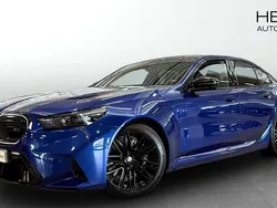 Blå (blue) Begagnad 2025 BMW M5 Comfort Edition Sedan | 1 598 700 kr (Marknadspris)