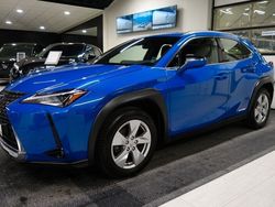 Blå Begagnad 2021 Lexus UX 250h E-FOUR SUV | 259 000 kr (Marknadspris)