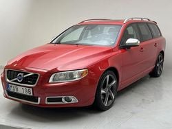 Röd Begagnad 2013 Volvo V70 R-Design Kombi | 90 000 kr (Bra pris)