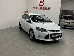 Vit Begagnad 2014 Ford Focus Titanium Halvkombi | 69 900 kr (Marknadspris)