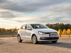 Vit Begagnad 2016 VW Polo Halvkombi | 99 900 kr (Marknadspris)