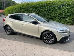 Brun Begagnad 2018 Volvo V40 CC Momentum Kombi | 165 000 kr