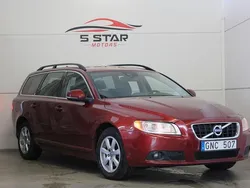 Röd Begagnad 2013 Volvo V70 Momentum Kombi | 118 900 kr (Marknadspris)