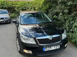 Svart Begagnad 2012 Skoda Octavia Kombi | 45 000 kr (Marknadspris)