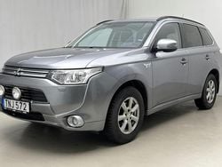 Mörkgrå Begagnad 2014 Mitsubishi Outlander SUV | 104 000 kr