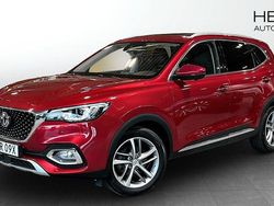 Röd (red) Begagnad 2021 MG EHS Luxury SUV | 239 900 kr (Marknadspris)
