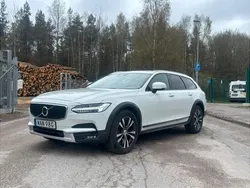 Vit Begagnad 2020 Volvo V90 CC Momentum Kombi | 329 900 kr (Marknadspris)