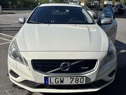 Vit Begagnad 2011 Volvo V60 R-Design Kombi | 70 000 kr (Marknadspris)