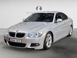 Ljusgrå Begagnad 2012 BMW 320 Comfort Edition Sportkupé | 119 900 kr (Marknadspris)