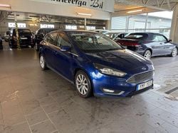 Blå Begagnad 2017 Ford Focus Titanium Halvkombi | 99 900 kr (Marknadspris)