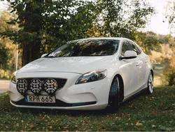 Vit Begagnad 2015 Volvo V40 Momentum Kombi | 90 000 kr (Marknadspris)