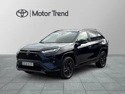 Mörkblå (blå) Begagnad 2024 Toyota RAV4 Hybrid Sport SUV | 484 900 kr (Bra pris)