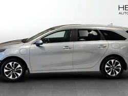 Grå (silver) Begagnad 2022 Kia Ceed Sportswagon Advance Kombi | 244 900 kr (Marknadspris)