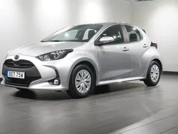 Grå Begagnad 2023 Mazda 2 Halvkombi | 194 900 kr (Marknadspris)