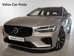 Ljusgrå Begagnad 2024 Volvo V60 Plus Kombi | 469 900 kr (Marknadspris)