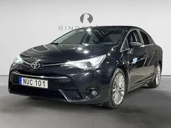 Svart Begagnad 2015 Toyota Avensis Active Sedan | 109 900 kr (Marknadspris)
