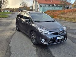 Grå Begagnad 2016 Toyota Verso Minibuss | 115 000 kr (Bra pris)