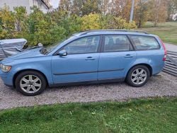 Blå Begagnad 2005 Volvo V50 Kinetic Kombi | 32 000 kr (Superpris)