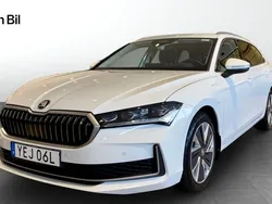 Vit Begagnad 2024 Skoda Superb Selection Kombi | 434 900 kr (Dyr)