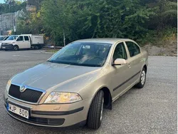 Brun Begagnad 2005 Skoda Octavia Halvkombi | 19 000 kr (Marknadspris)