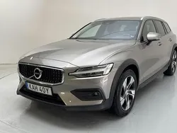 Grå Begagnad 2020 Volvo V60 CC SE Kombi | 290 000 kr (Marknadspris)