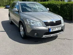Brun Begagnad 2013 Skoda Octavia Scout Kombi | 65 000 kr (Marknadspris)